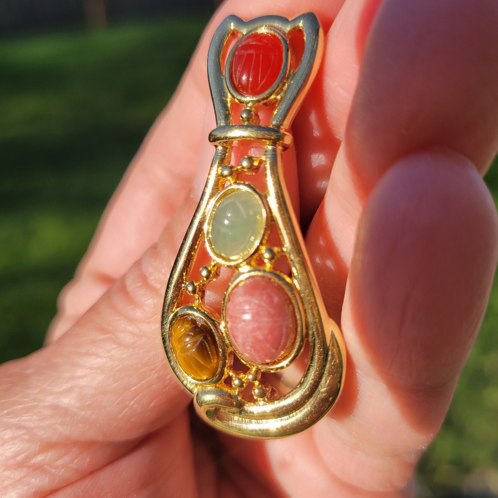 Cat Brooch w/ Scarab Accents ~ Gold-tone Metal ~ Colorful! 1990s(?) ~ Cute! - Picture 3 of 13